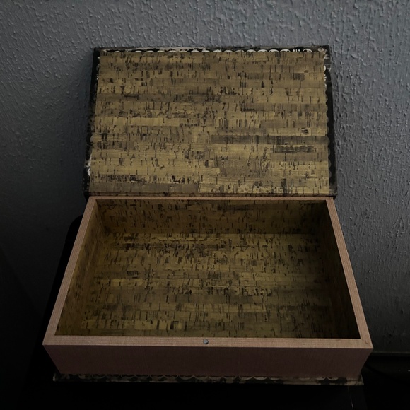 Storage box - Picture 1 of 2
